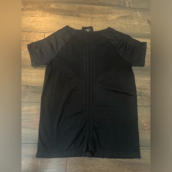 Athleta Swiftly tech drifit spandex work out tops! - Picture 9 of 9